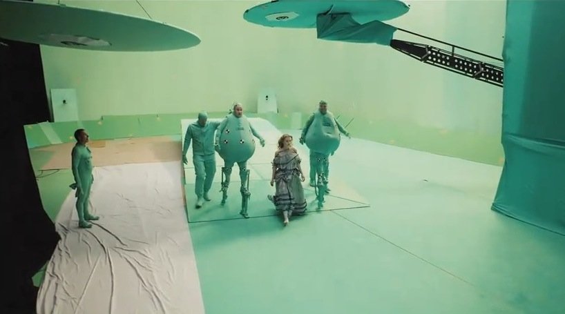 刘易斯·卡罗尔的世界看起来相当“无奇迹”。