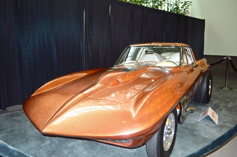 这辆1963年的克尔维特小行星被展出，为即将到来的汽车拍卖做广告