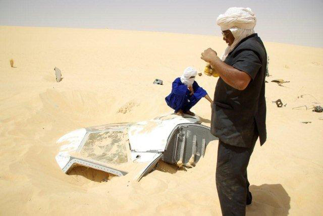 由于位置偏远，仍能在现场找到飞机残骸的碎片。